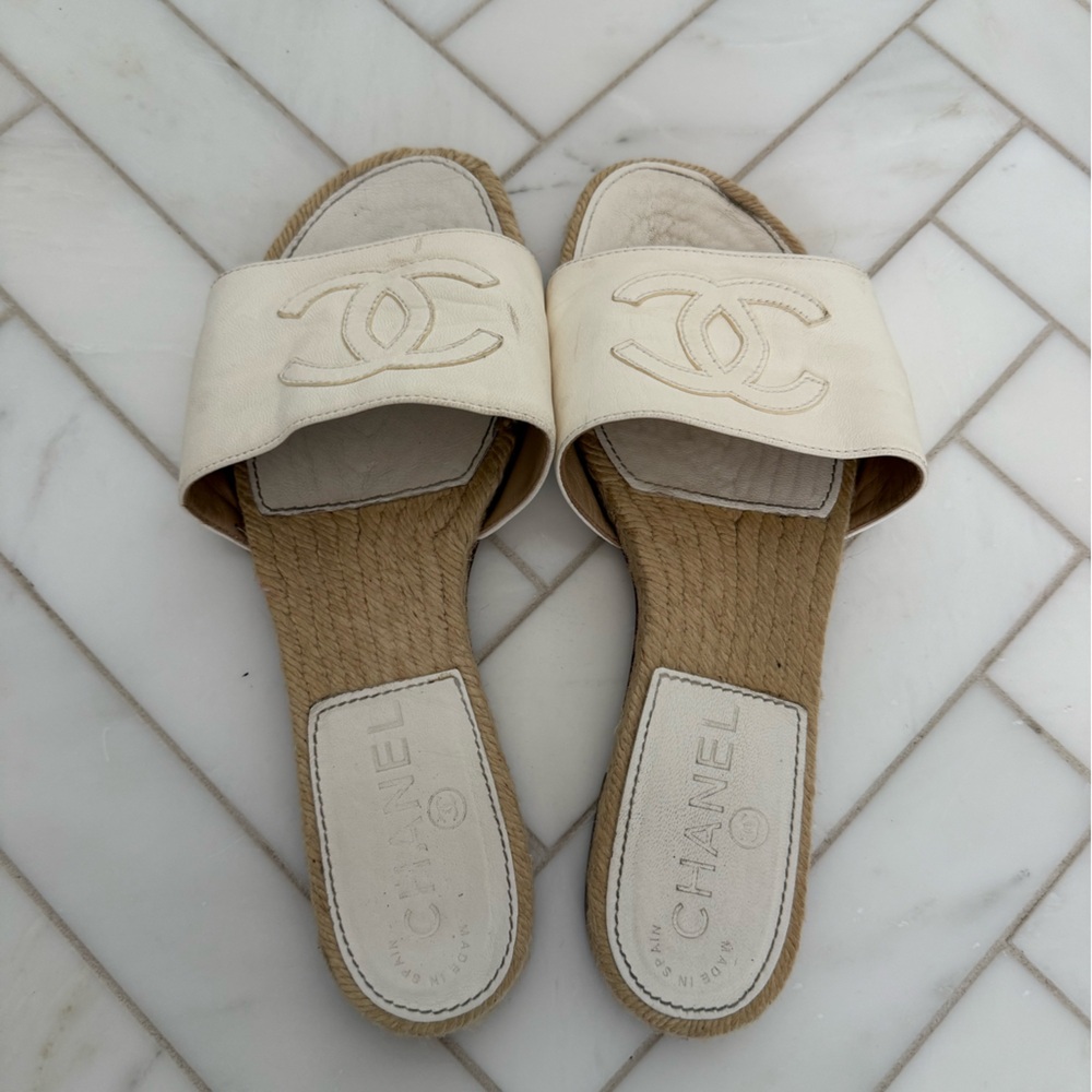 Chanel White/Cream Leather Logo Slide Sandals